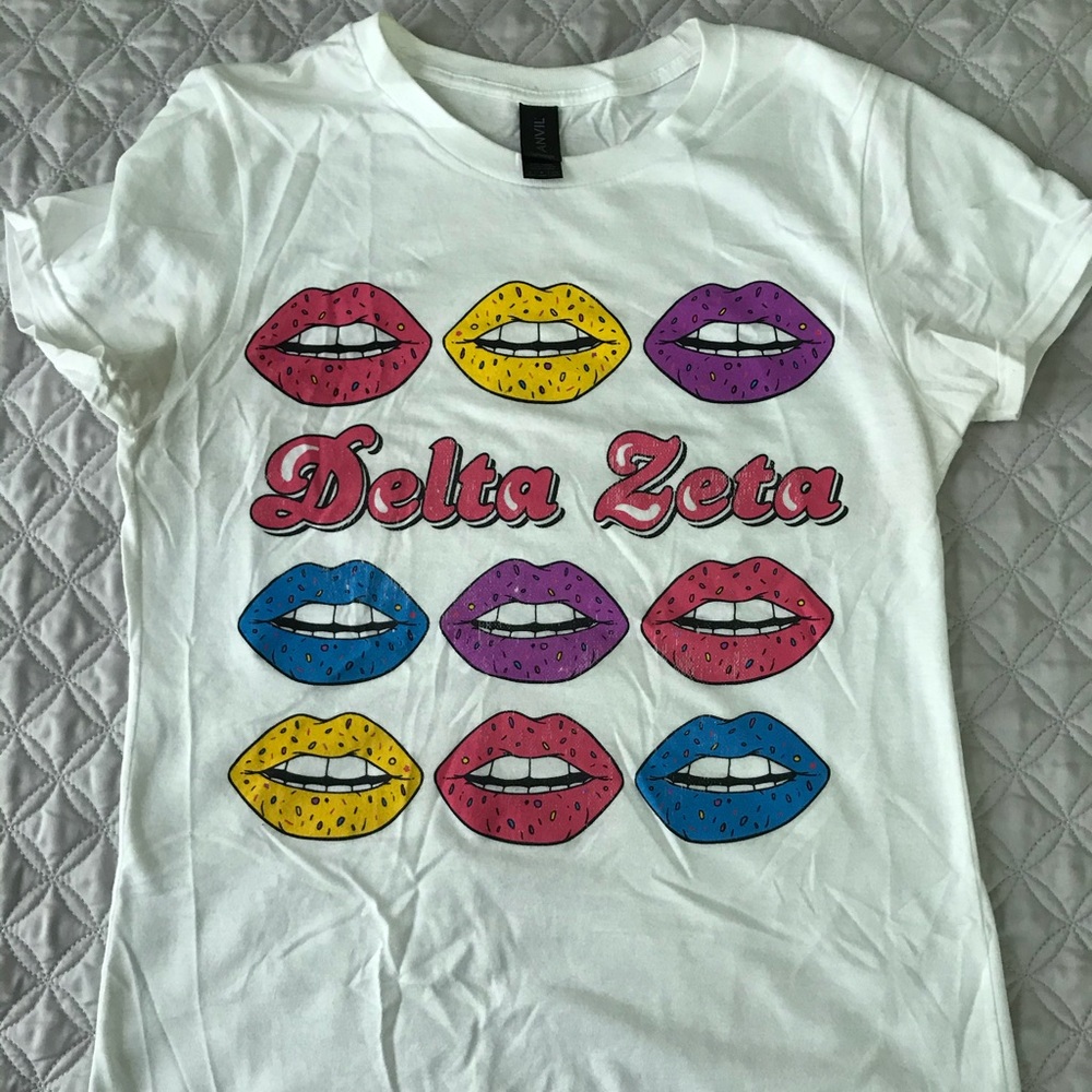 Delta zeta graphic tee
